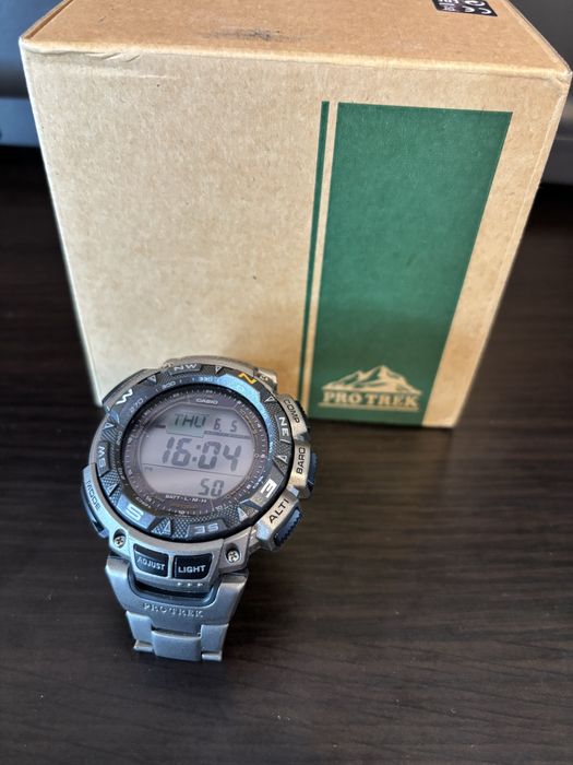 Ceas CASIO  termometru altimetru busola