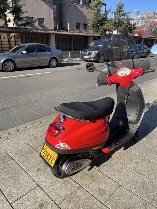 Scuter Piaggio Vespa LX50
