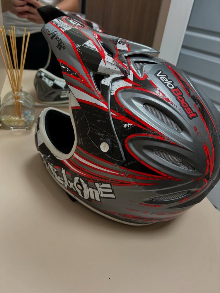 Каска sixone в много добро състояние!