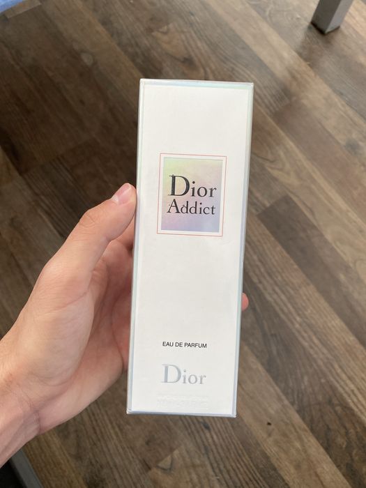 Vand parfum “Christian Dior Addict”