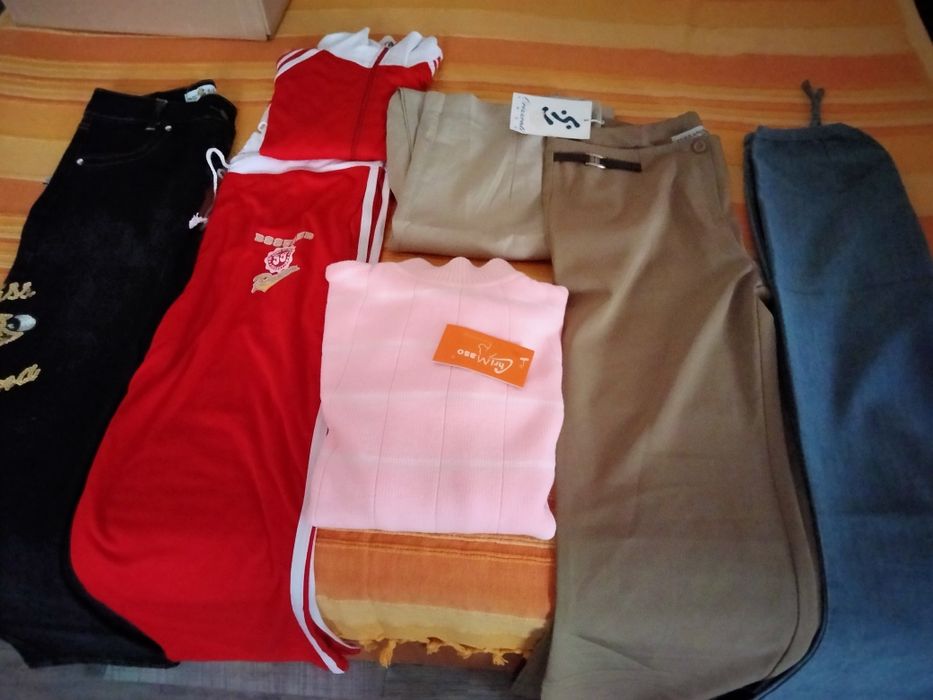 Trening nou,blugi,trenci și rochiță marime de la 42-48.