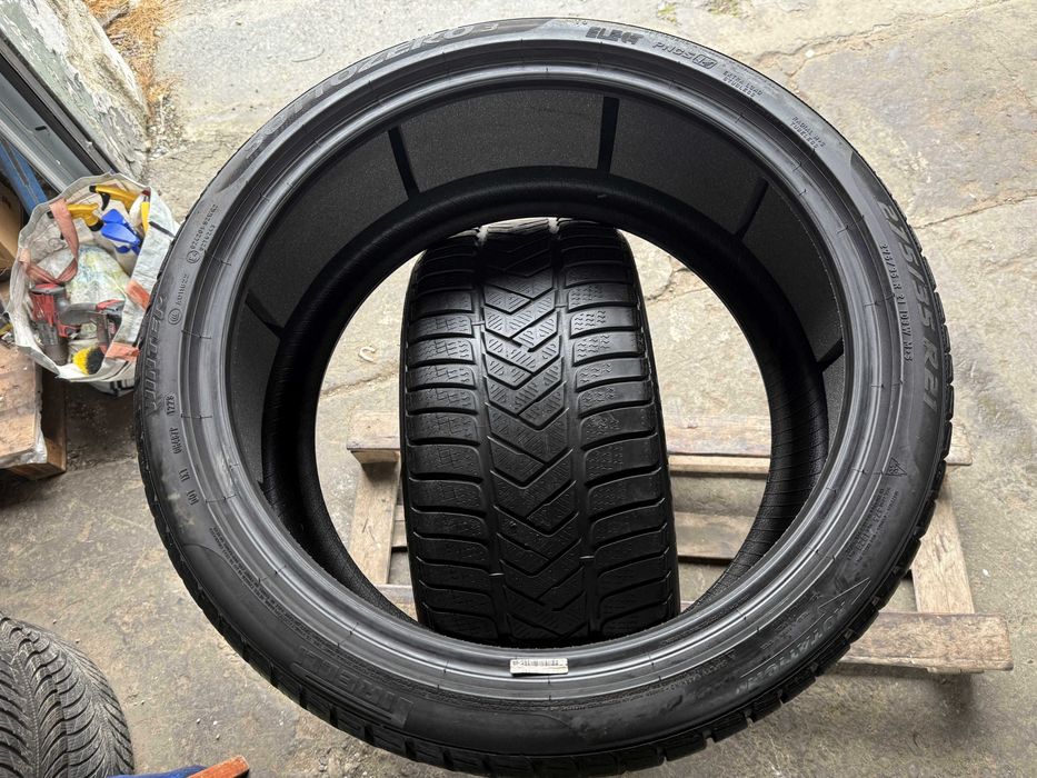 2x Anvelope Iarna 275/35 R21 - Pirelli Sotto Zero 3 Winter ELECT PNCS