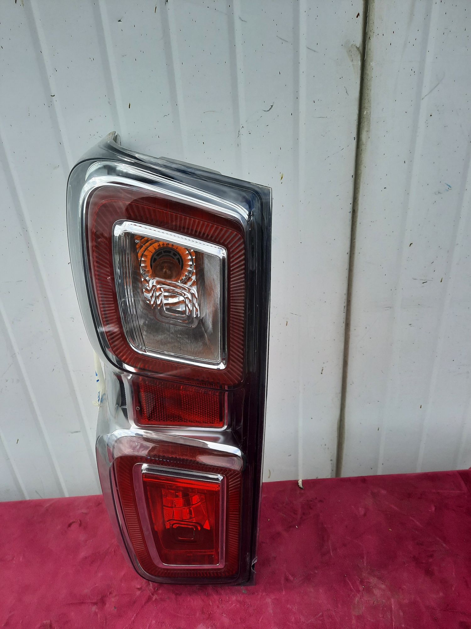 Stop lampa tripla isuzu d max