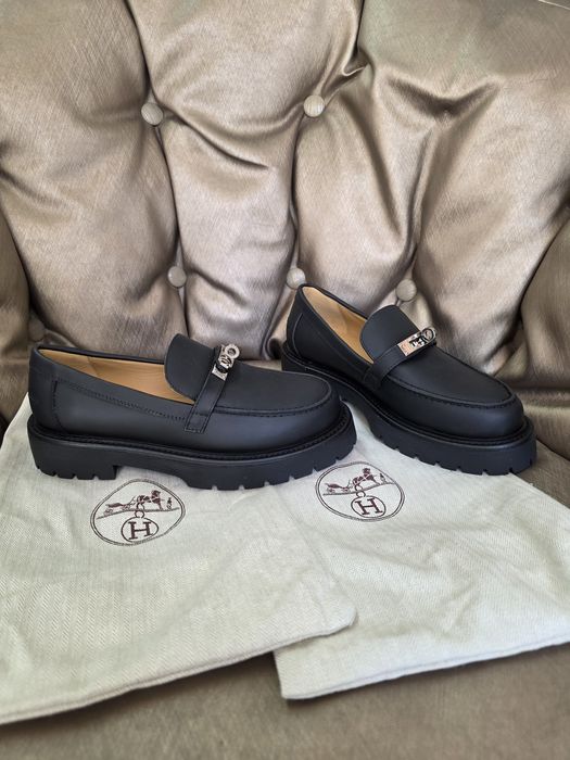 Обувки Hermes налични