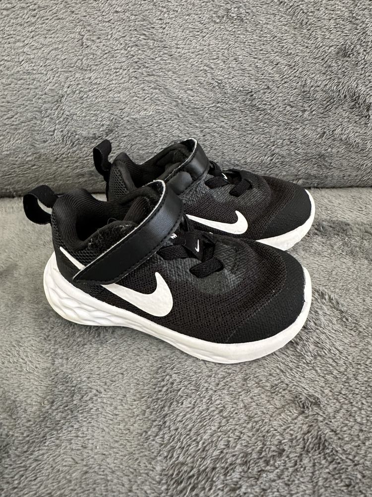 Nike. Обувки.