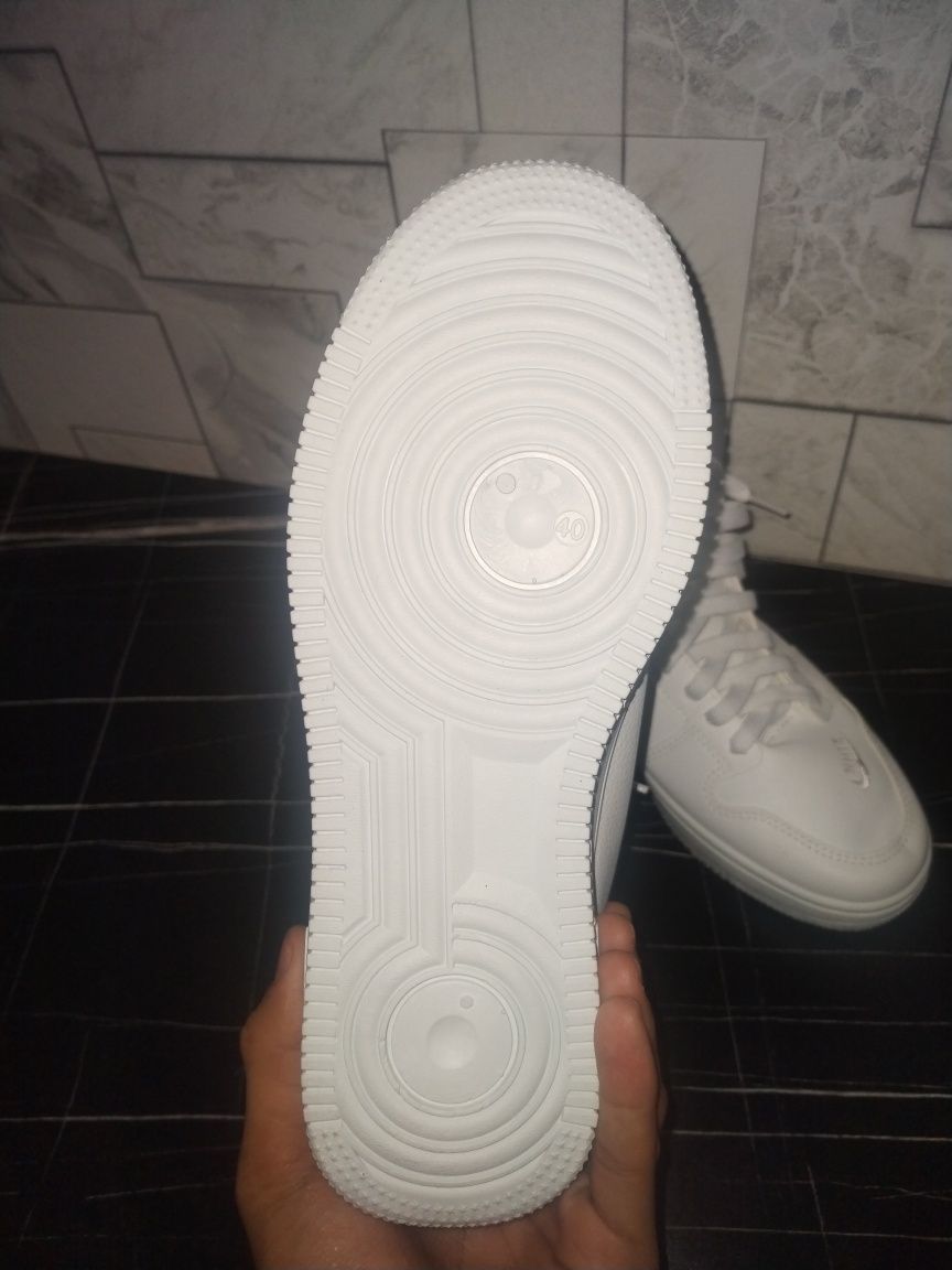 Nike krosovka yangi