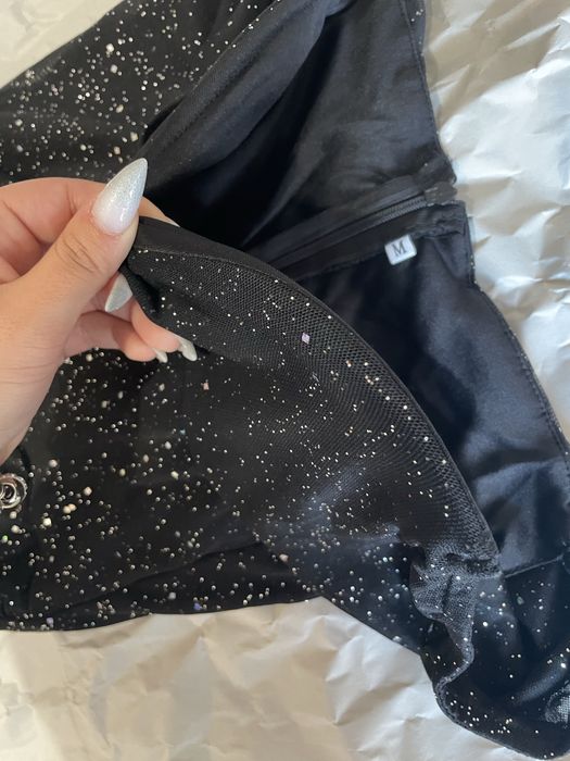 Елегантна къса рокля с блясък