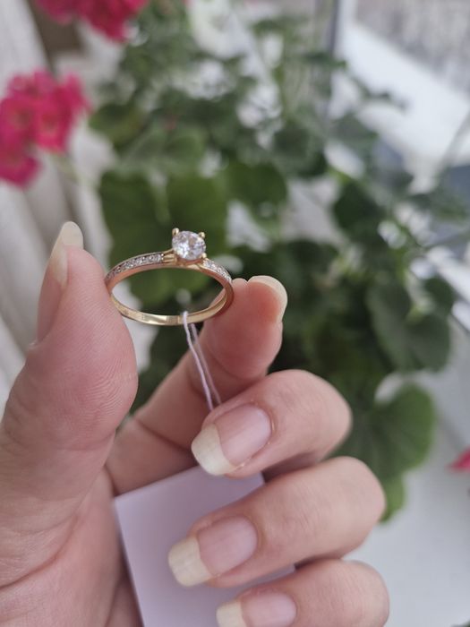 Продам золотое кольцо 18 Размер