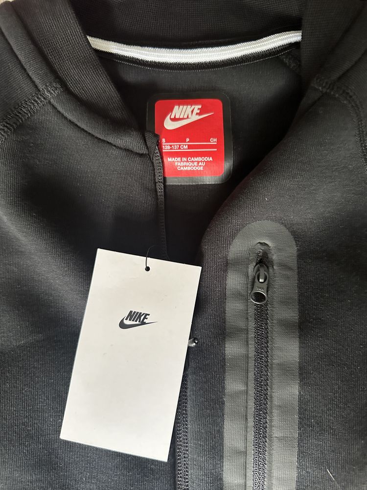 Nike Tech оригинални с етикет