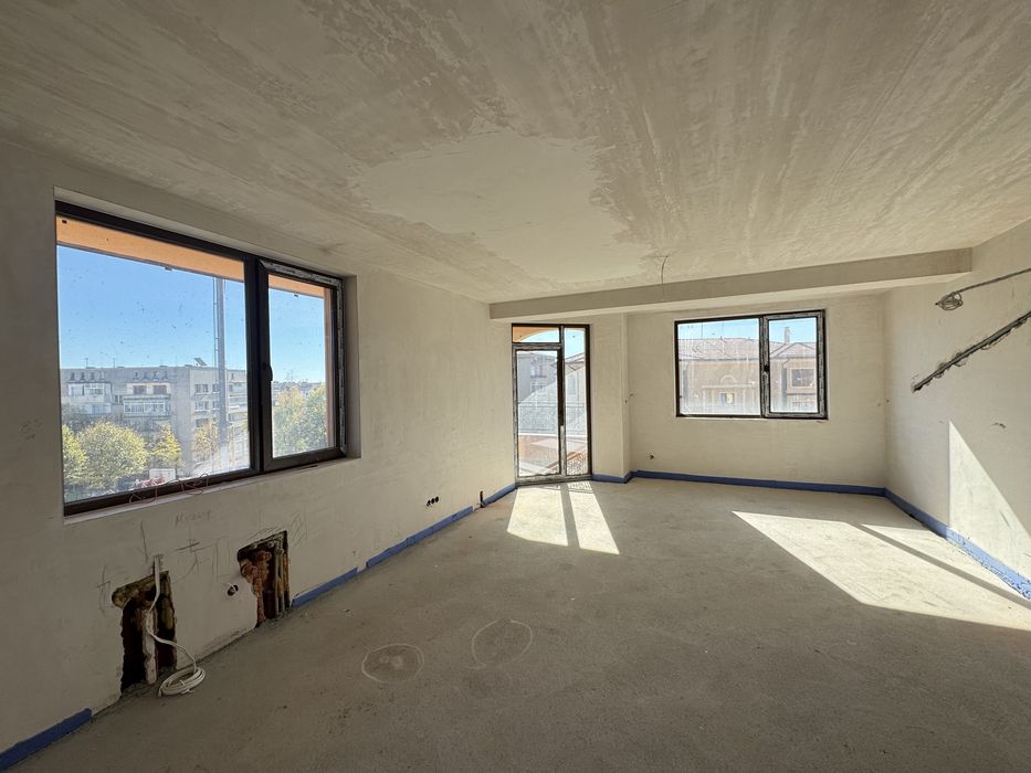 Продава се Тристаен апартамент в Казанлък - 135 кв.м за 1475 €/кв.м - Снимка #6