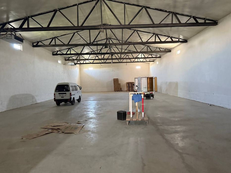 Продаётся здание, предназначенное для производства и бизнеса.”