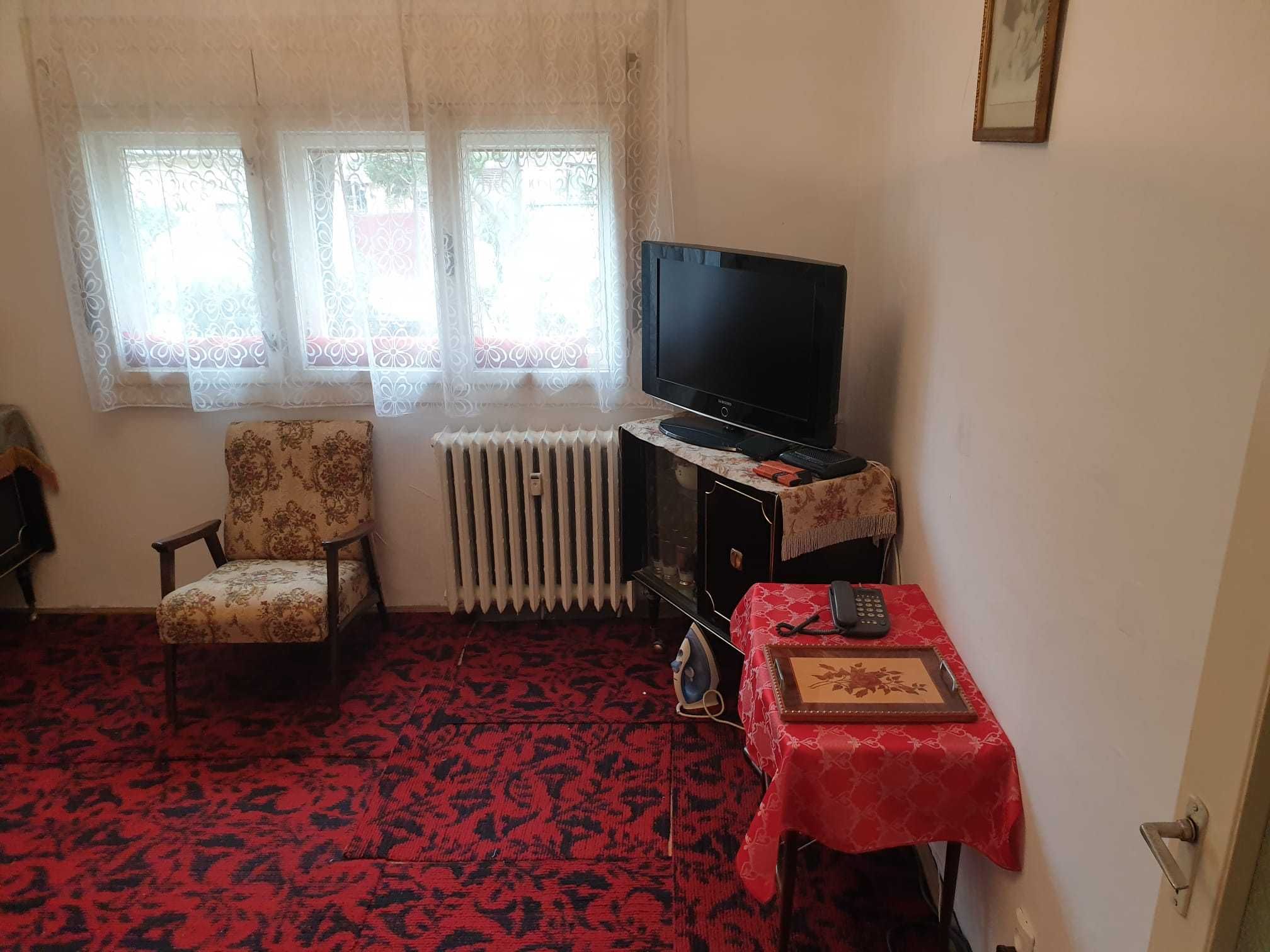 Inchiriez apartament 2 camere decomandate zona Uta la parter