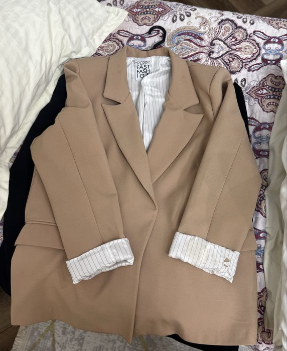 Женский костюм .