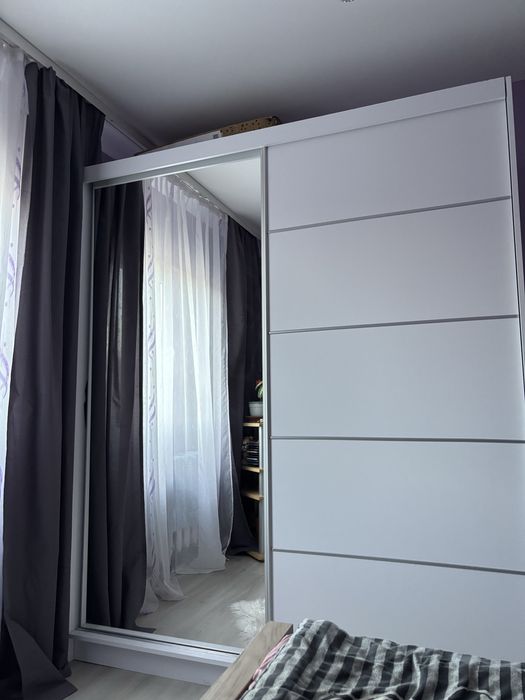 Dressing alb cu oglinda si sifonier