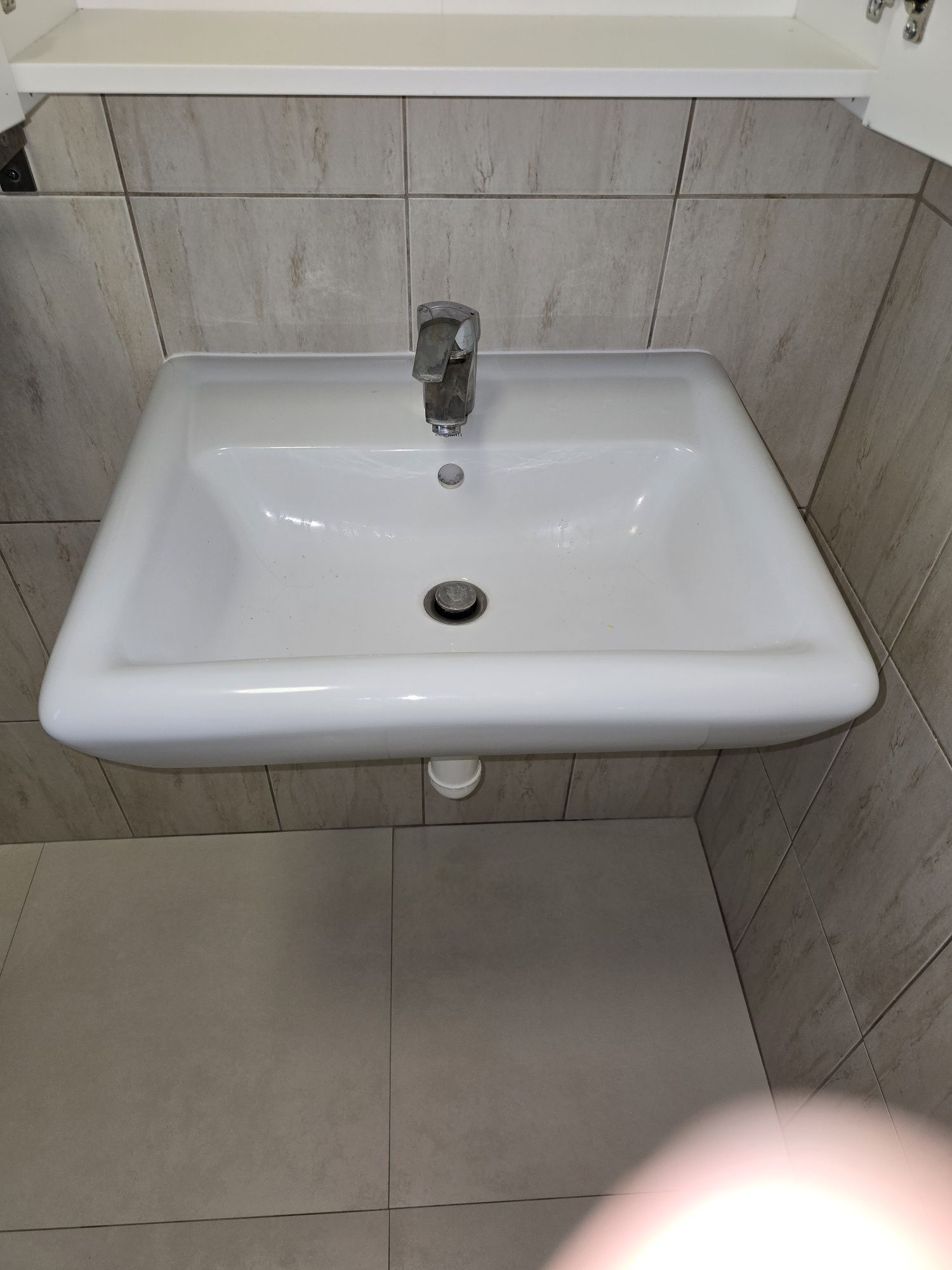 Chiuvetă baie suspendată, cu baterie inclusa,