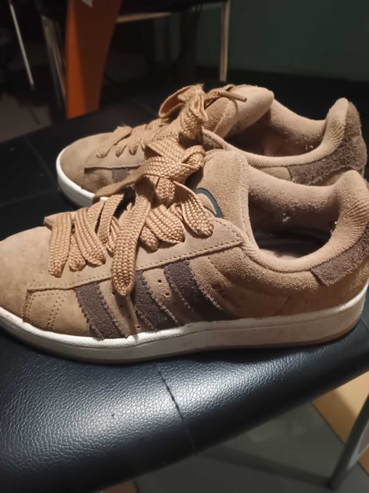 Юношески кецове adidas за момче естествен велур