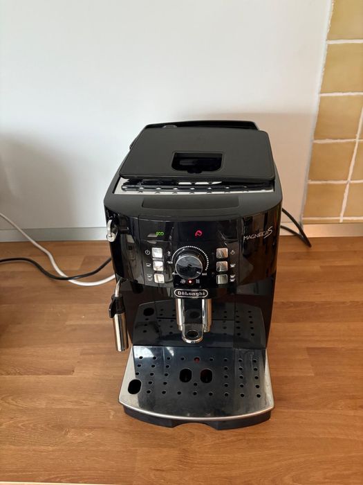 Expresor automat cafea Delonghi