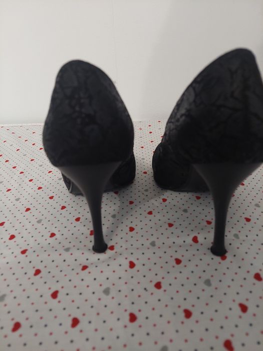 Pantofi de dama și barbat din piele