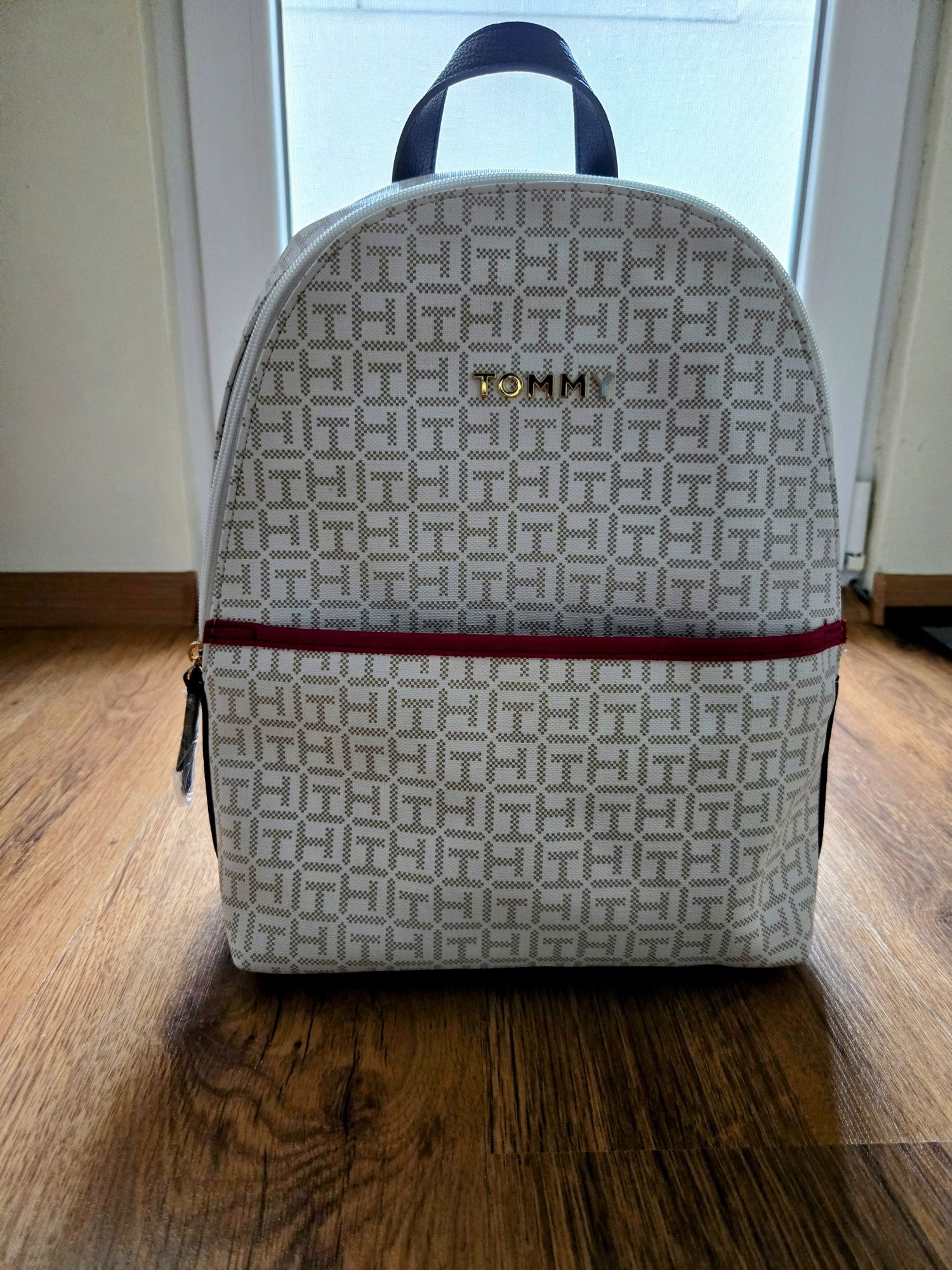 Раници Tommy Hilfiger и Ted Baker, Victoria Secret  cardholder