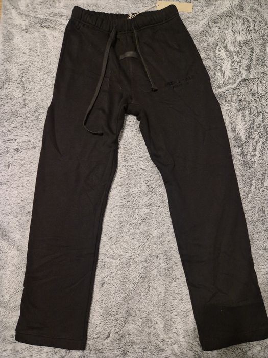 Pantaloni negri essentials