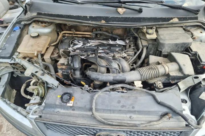 bara fata capota trager calandru armatura caseta de directie  far parasolar stanga dreapta  Ford Focus 2 motor 1.6 benzina HWDA