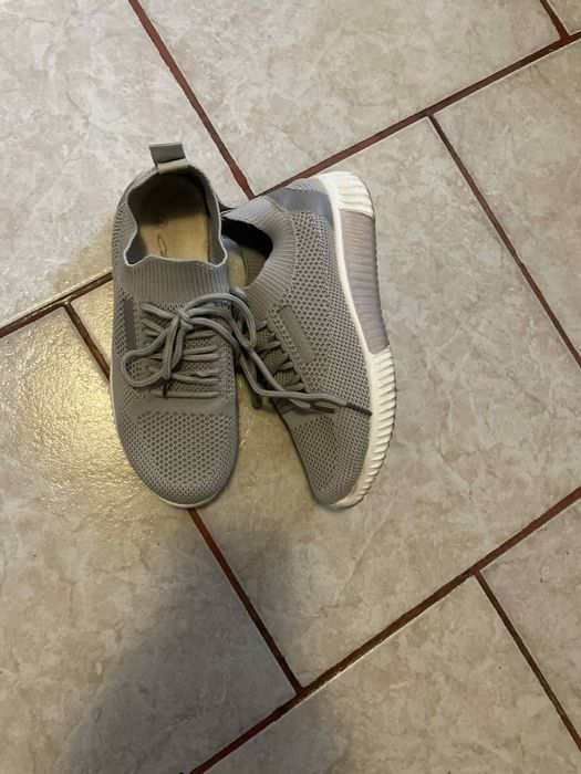 Vând adidasi mărimea 36