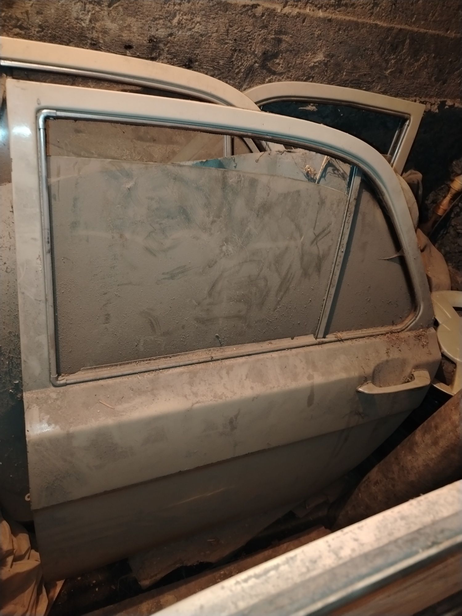 Volga gaz 2410 kamplekt eshik