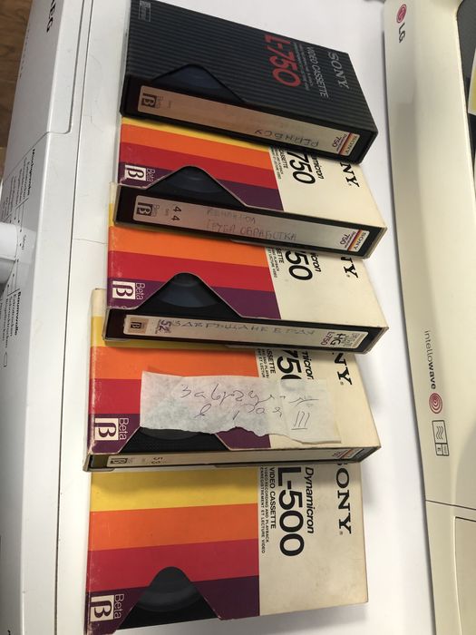 Касети Betamax 5 броя.