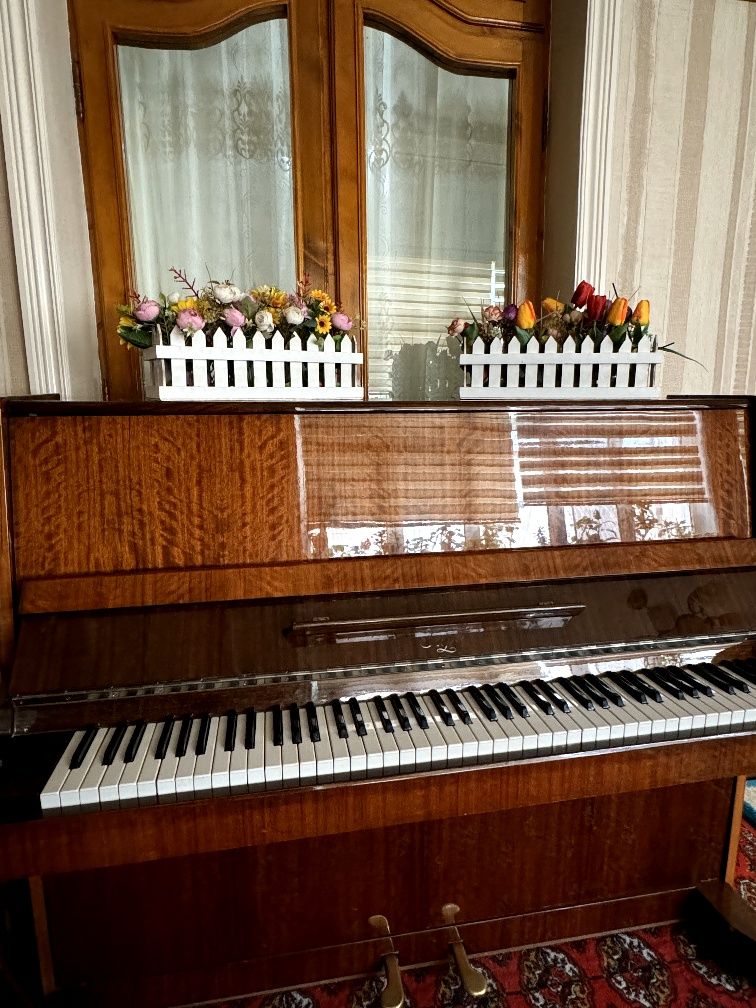 Продается пианино "Заря"