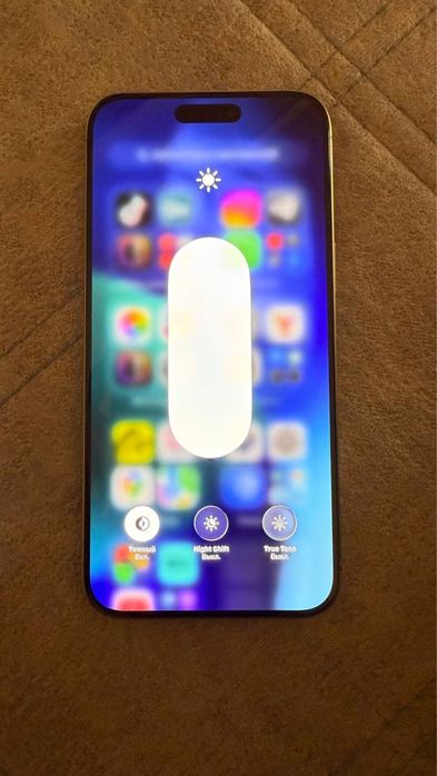 Iphone 15 pro max va Apple Watch Series 10