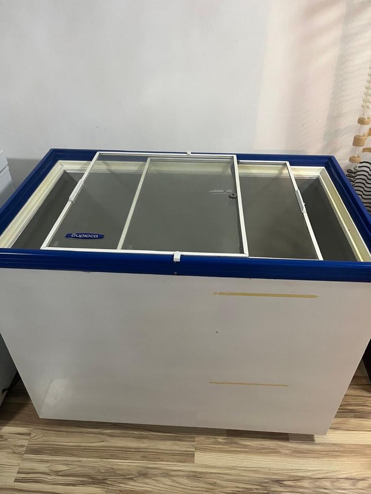 Продам ветринный морозильник