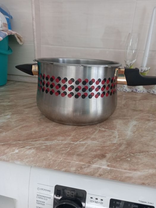 Продам кастрюлю от скороварки.
