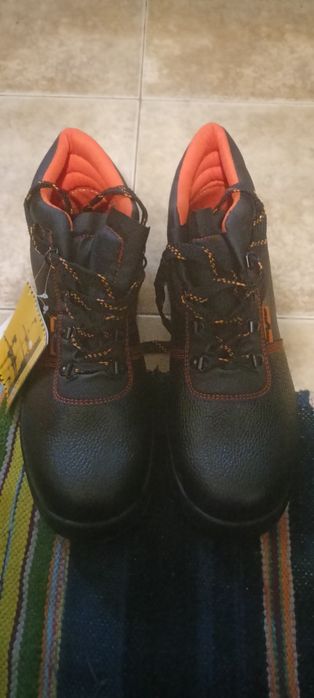 Работни обувки за строителството и др.