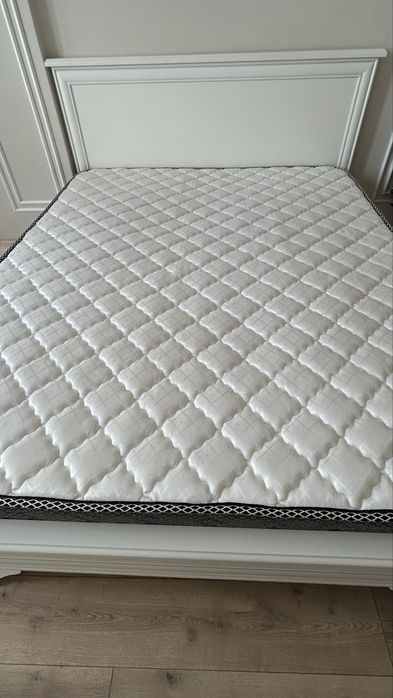 Кровать двухспальная