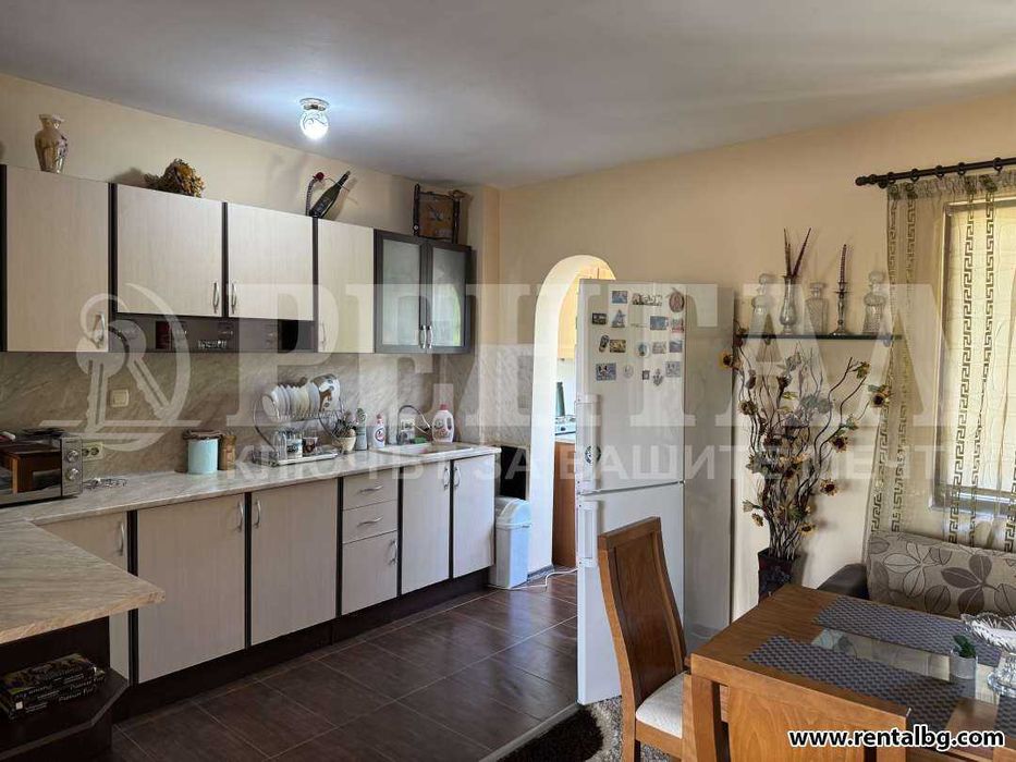 Дава се под наем Тристаен апартамент в Пловдив, Център - 100 кв.м за 459 € - Снимка #3