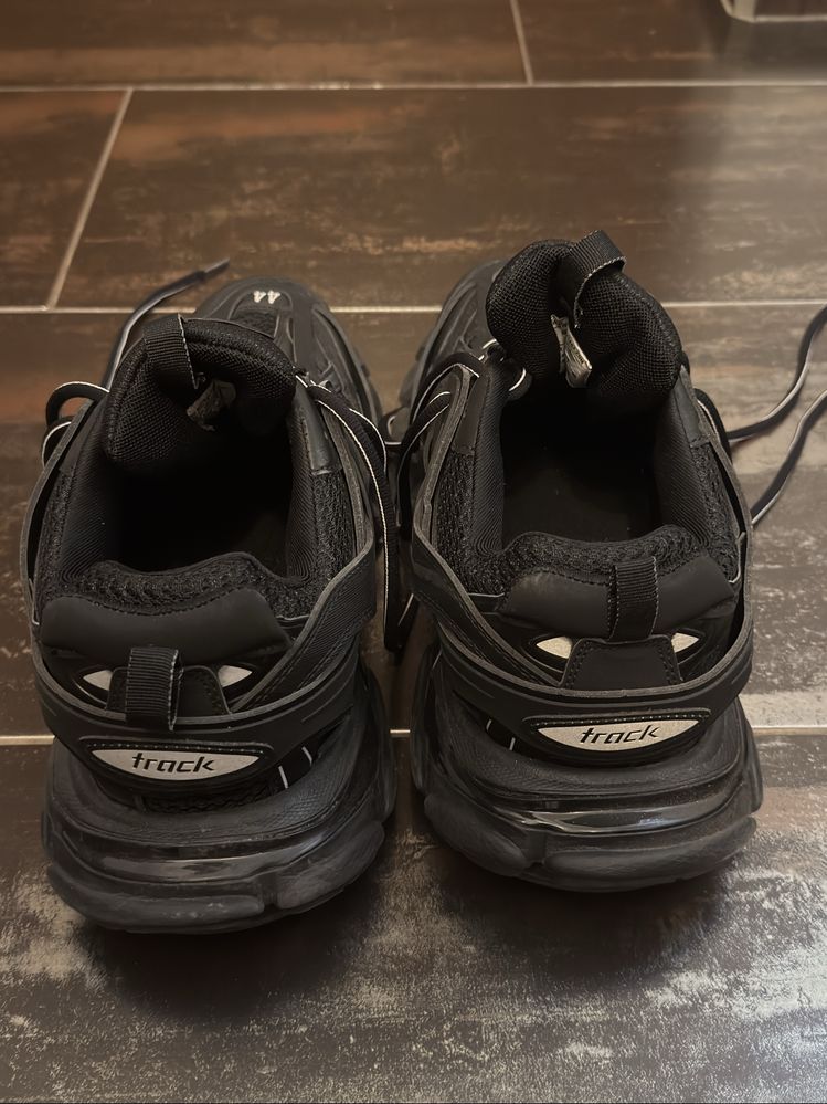 Balenciaga track