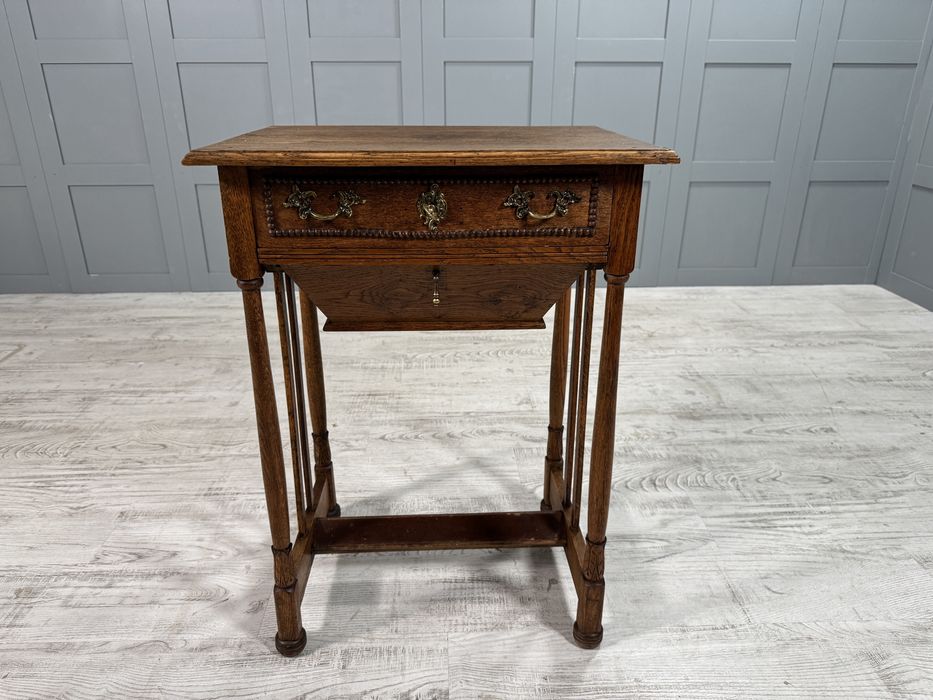 Конзолна маса - шкафче за шиене Д1099