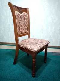 Добротные полноразмерные стулья для гостиной