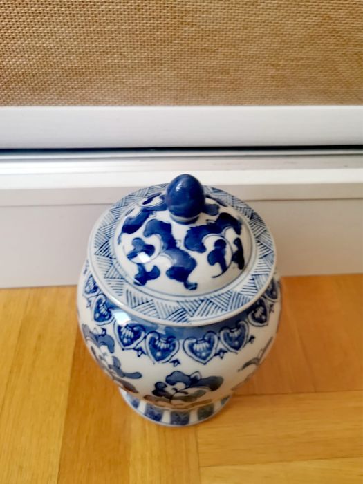 Антикварна китайска порцеланова купа урна