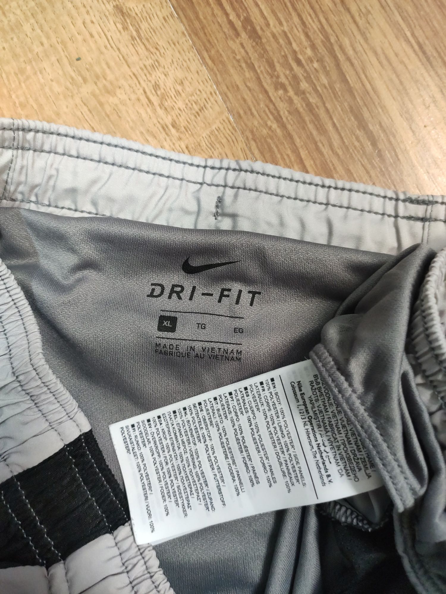 Pantaloni scurți Nike mărimea XL
