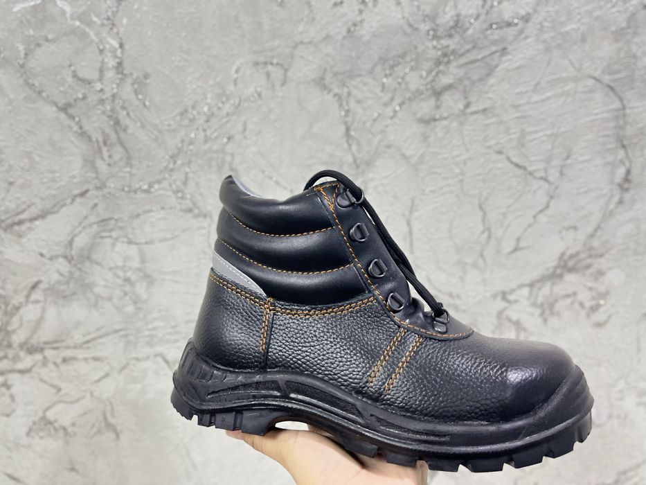 Рабочие ботинки ( 39 размер )