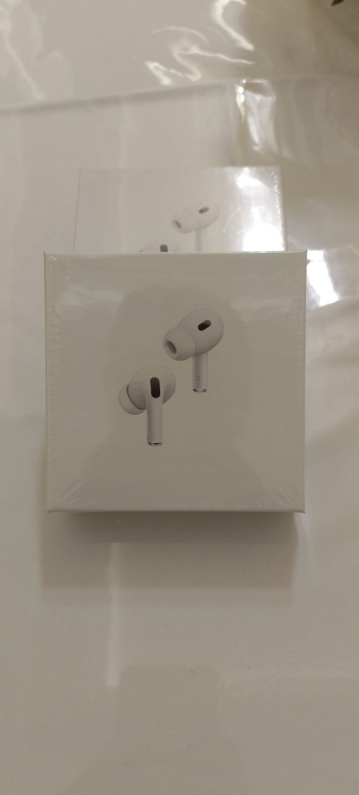 AirPods 2chi avlod magnit zaryadlash qutisi bilan. Yangi