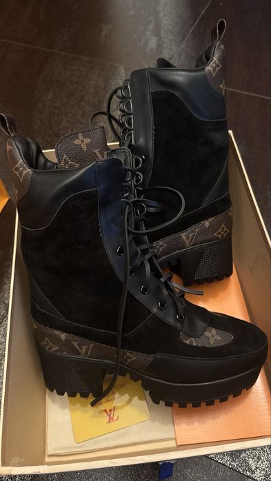 Vand ghete Louis Vuitton noi