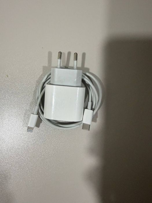 Adaptor zaryadka Iphone