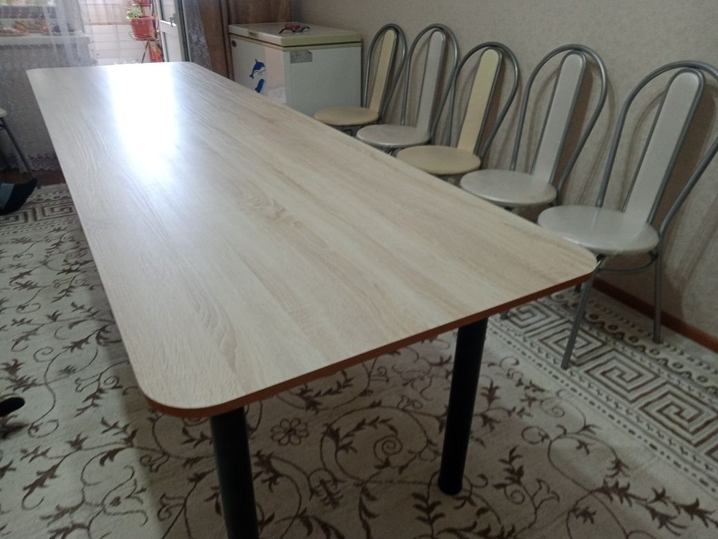 Продам стол гостевой,казахский,размеры 2,74×80×72 см.почти новый,