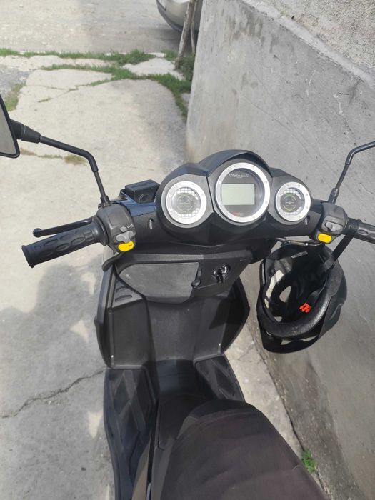 Vând Motoscuter Malaguti F 12 i inmatriculat 49cc
