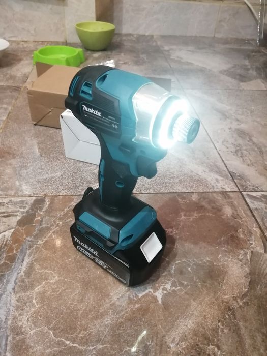 Impact Makita DTD 173 cu baterie de 6A