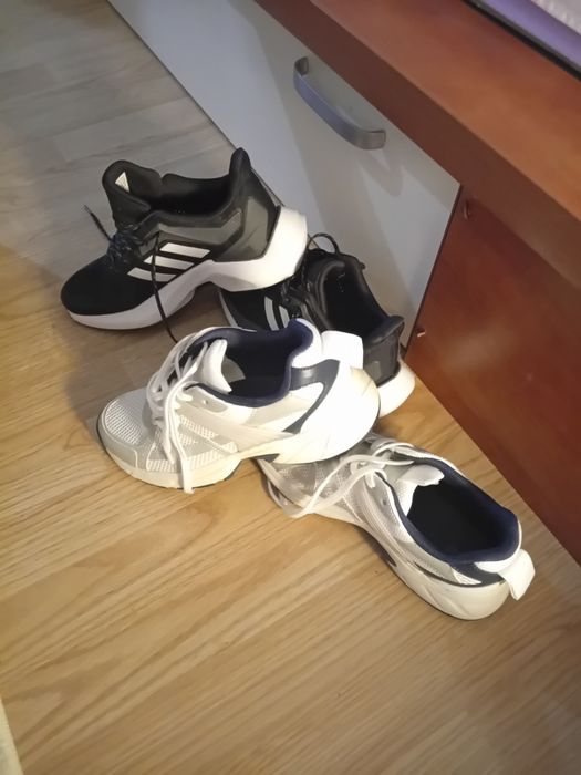 2 perchi pantofi sport dama