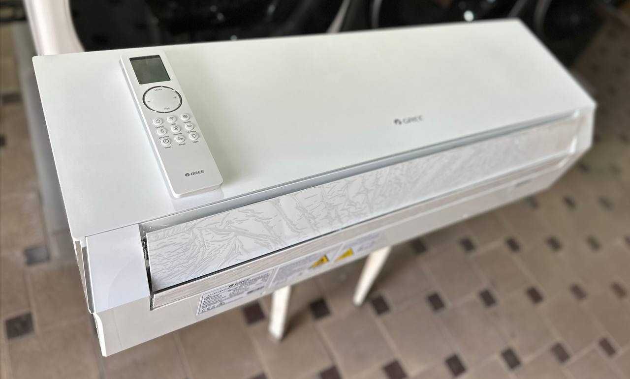 Кондиционер GREE 12 CLIVIA White Inverter GWH12AUCXB-K6DNA1A