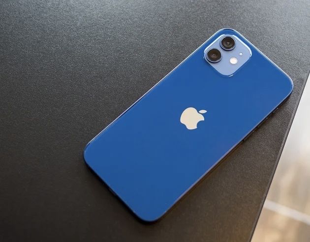 Продам Iphone 12